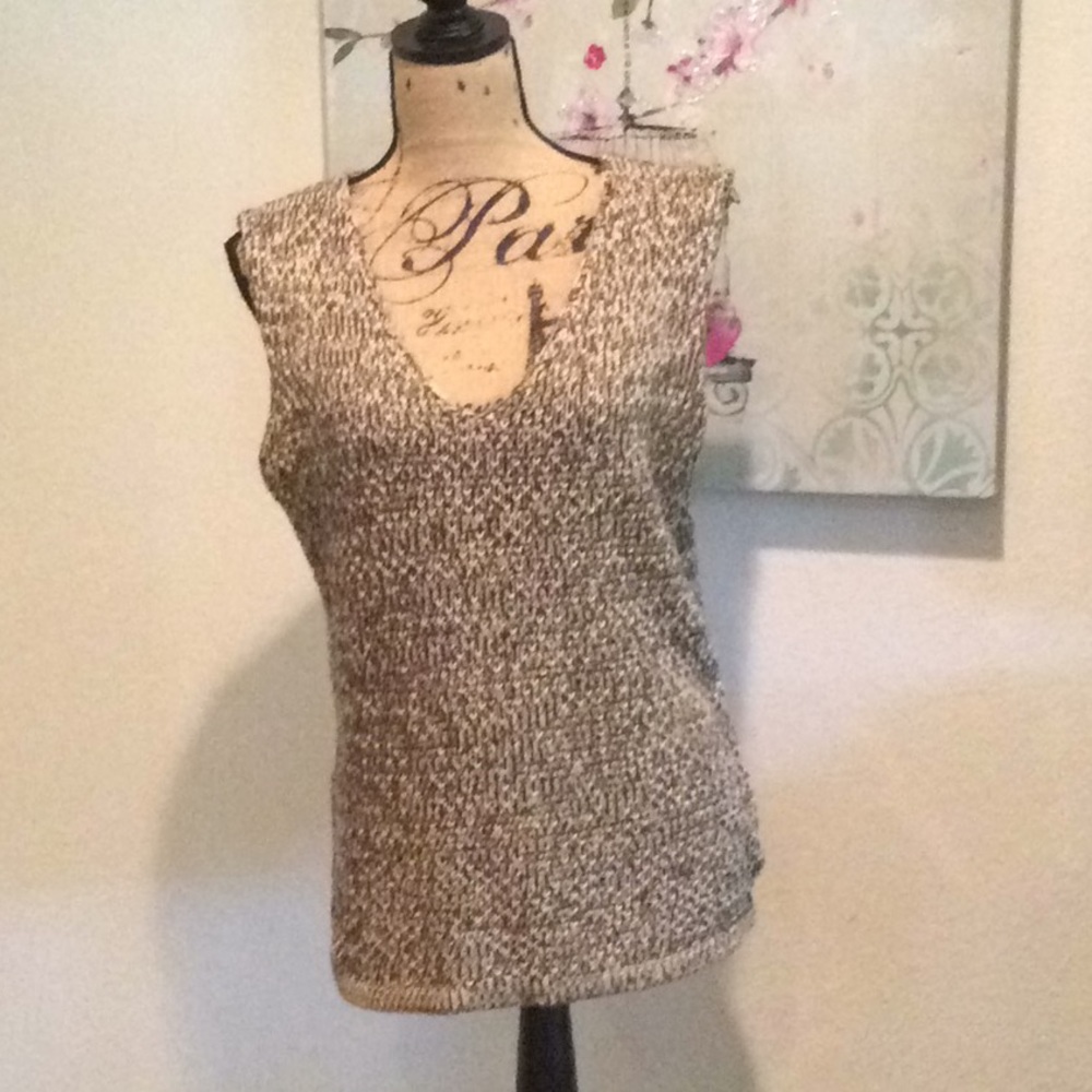 Sleeveless woven shirt